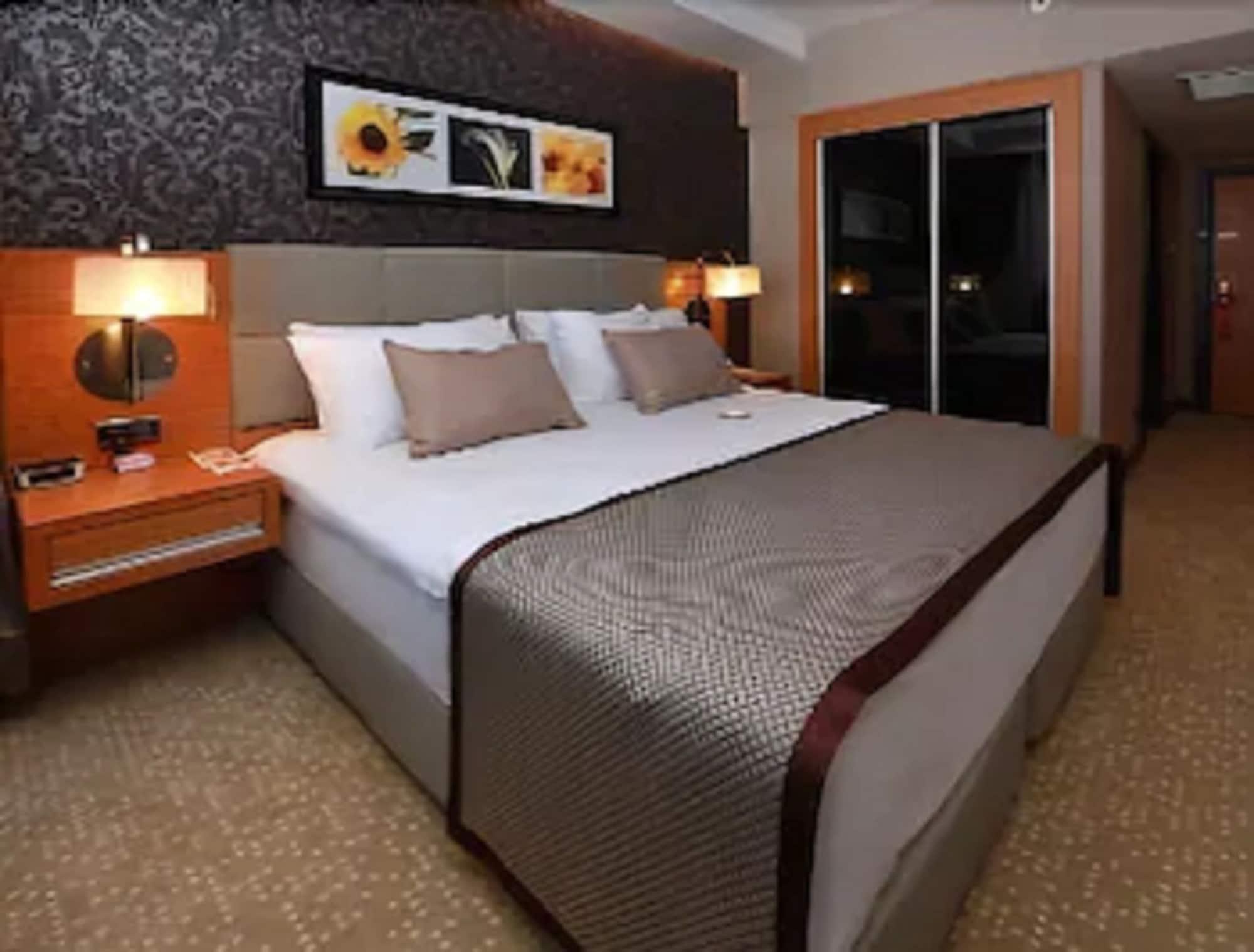 伊兹米特温德姆华美达广场酒店 科喀艾里 客房 照片 A room at the hotel