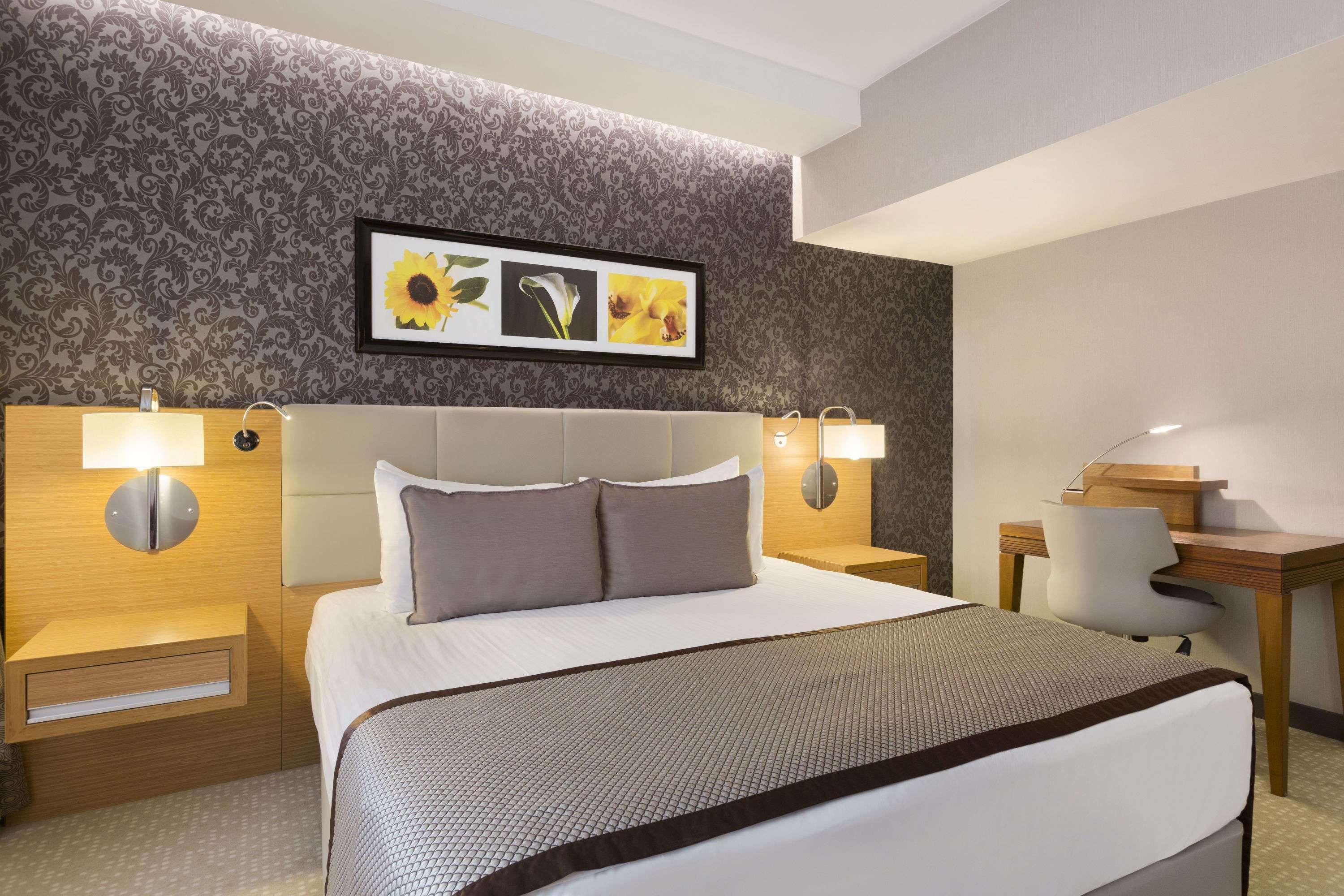 伊兹米特温德姆华美达广场酒店 科喀艾里 外观 照片 A bedroom at the hotel