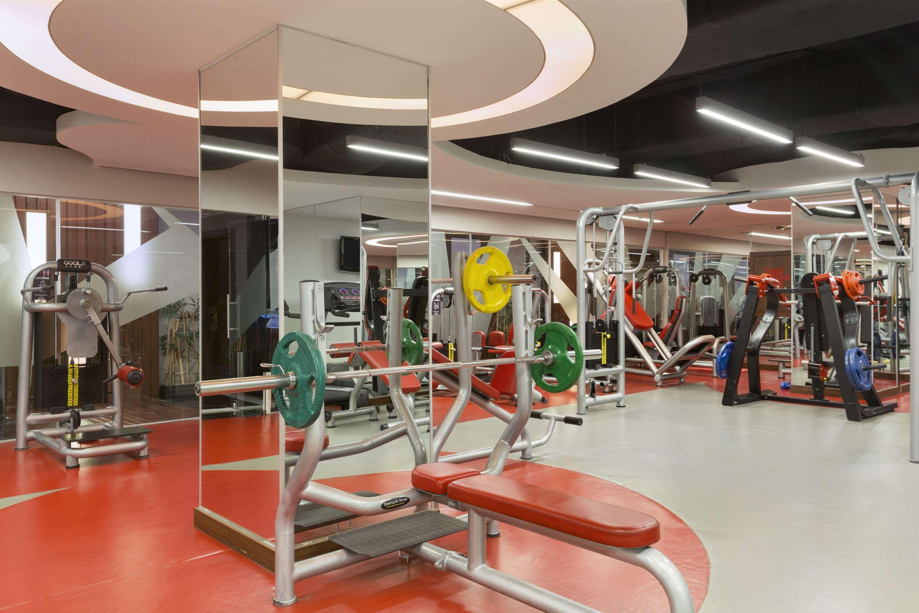 伊兹米特温德姆华美达广场酒店 科喀艾里 外观 照片 The gym at the University of Roehampton
