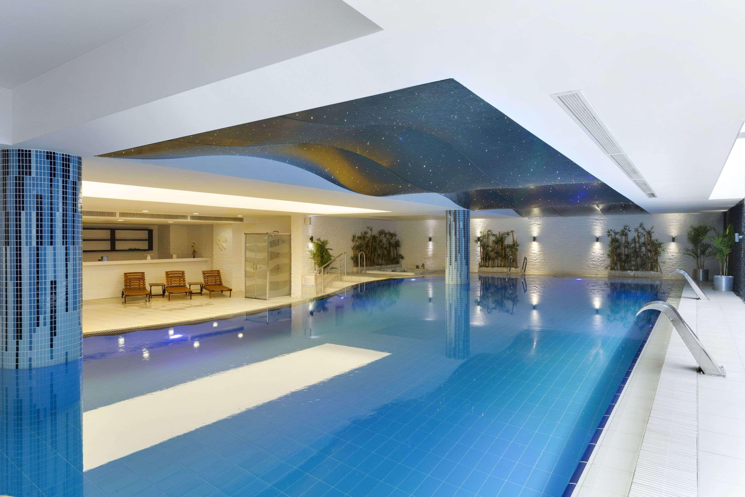 伊兹米特温德姆华美达广场酒店 科喀艾里 外观 照片 The swimming pool at the hotel