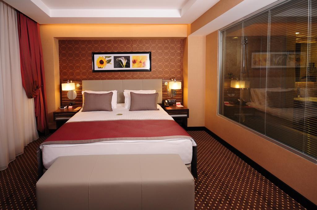 伊兹米特温德姆华美达广场酒店 科喀艾里 客房 照片 A room at the hotel